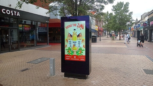 OT43E4 43" Freestanding Outdoor Digital Poster, 24/7, 2,500 cd/m²