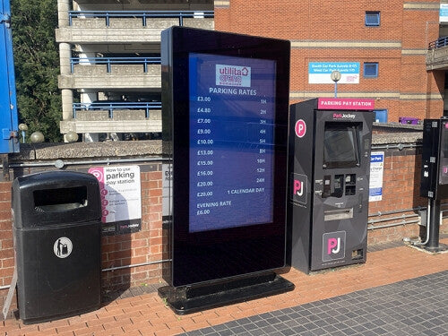 OT65E4 65" Freestanding Outdoor Digital Poster, 24/7, 2,500 cd/m²